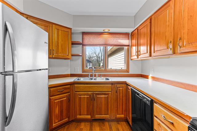 Builiding view seventeen for 3020 Rivers Edge, Wayne, MI. 48184