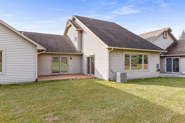 Builiding view thirty nine for 3020 Rivers Edge, Wayne, MI. 48184