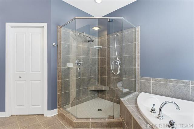 Builiding view forty one for 3653 Grand Bluffs, Grand Rapids, MI. 49534