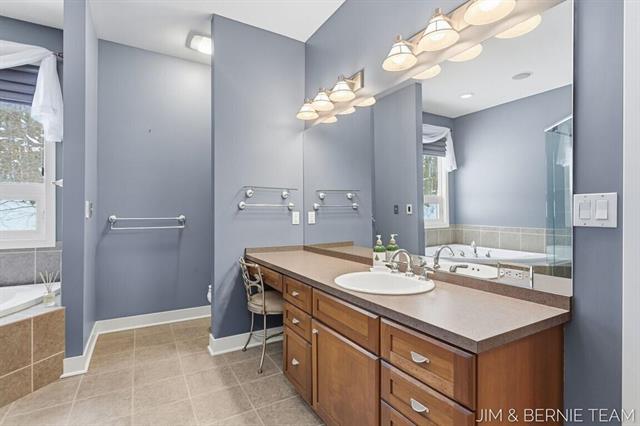 Builiding view forty for 3653 Grand Bluffs, Grand Rapids, MI. 49534