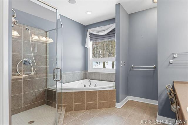 Builiding view thirty seven for 3653 Grand Bluffs, Grand Rapids, MI. 49534