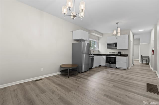 Builiding view ten for 558 Marston, Detroit, MI. 48202