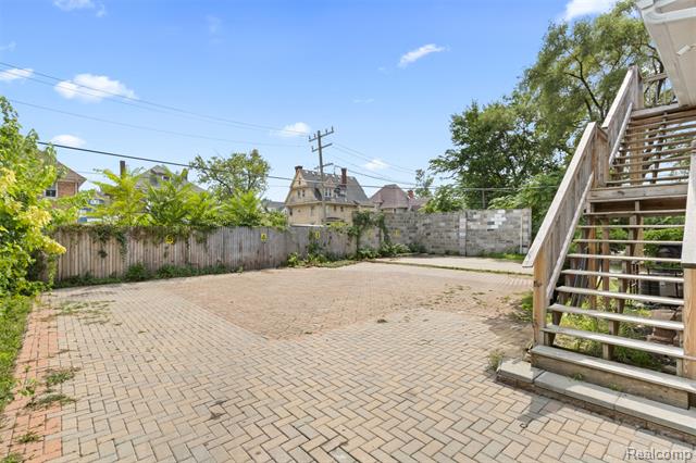 Builiding view twenty two for 558 Marston, Detroit, MI. 48202