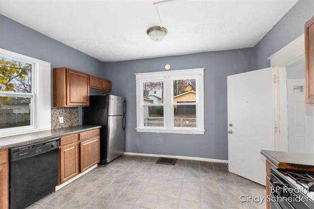 Builiding view eight for 1118 Fulton, Grand Rapids, MI. 49503