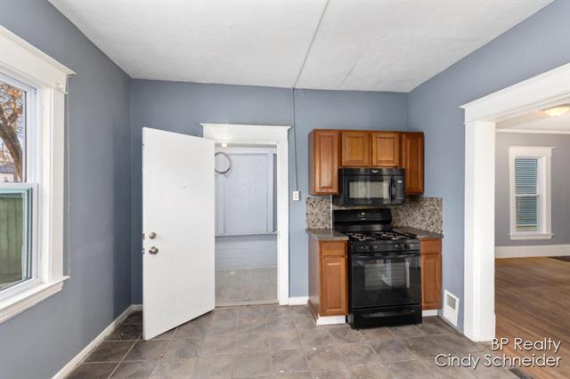 Builiding view nine for 1118 Fulton, Grand Rapids, MI. 49503