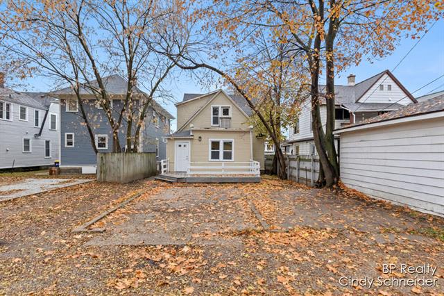 Builiding view nineteen for 1118 Fulton, Grand Rapids, MI. 49503