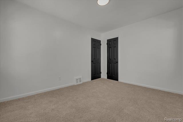 Builiding view nine for 18500 Warwick, Detroit, MI. 48219