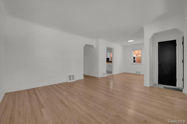 Builiding view three for 18500 Warwick, Detroit, MI. 48219