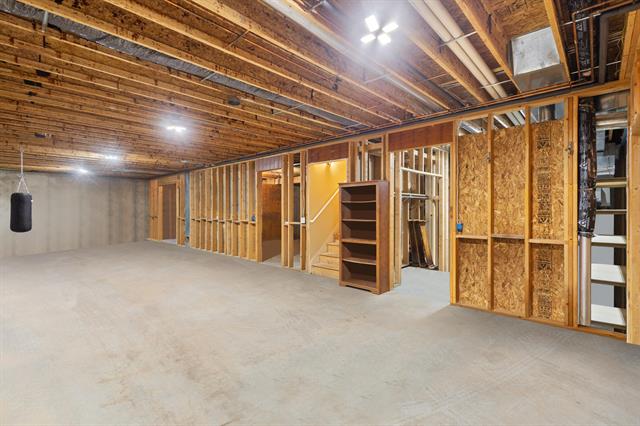 Builiding view fifty five for 3700 Oakharbor, Kalamazoo, MI. 49009