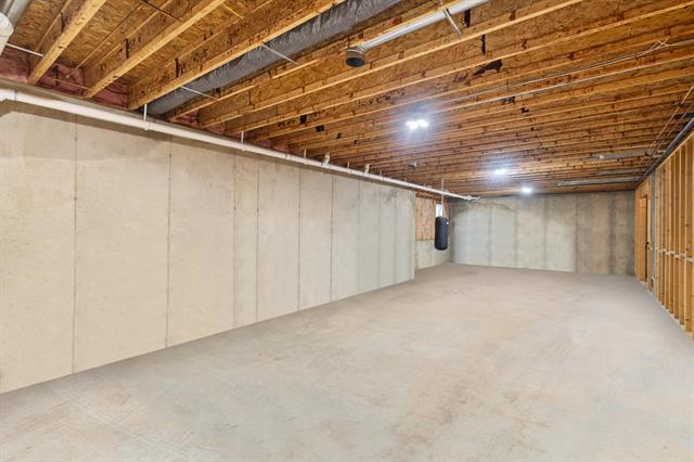 Builiding view fifty four for 3700 Oakharbor, Kalamazoo, MI. 49009