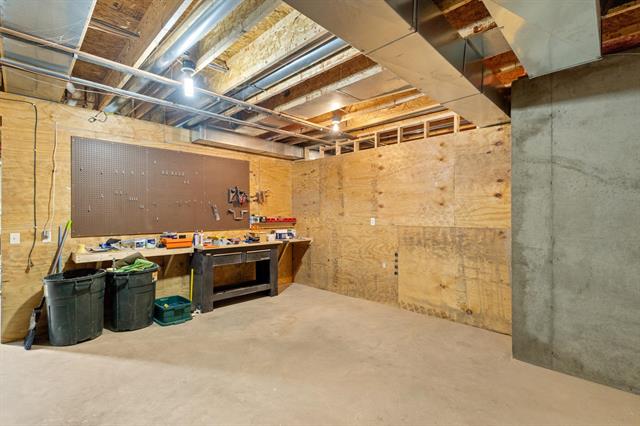 Builiding view fifty six for 3700 Oakharbor, Kalamazoo, MI. 49009