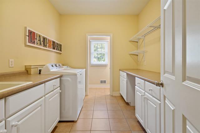 Builiding view seventeen for 3700 Oakharbor, Kalamazoo, MI. 49009