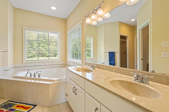 Builiding view twenty nine for 3700 Oakharbor, Kalamazoo, MI. 49009