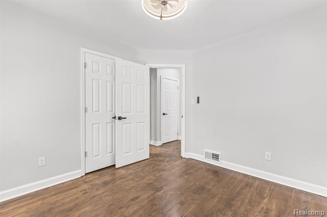 Builiding view eighteen for 19320 Grandville, Detroit, MI. 48219