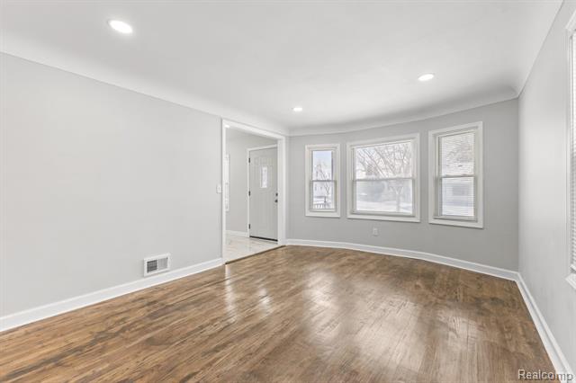 Builiding view four for 19320 Grandville, Detroit, MI. 48219