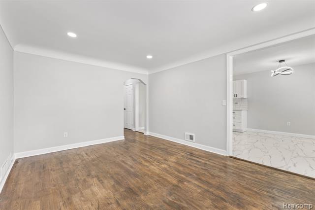 Builiding view six for 19320 Grandville, Detroit, MI. 48219