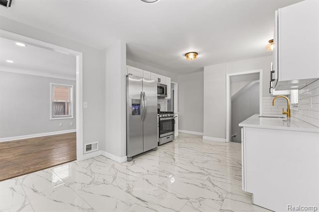 Builiding view twelve for 19320 Grandville, Detroit, MI. 48219