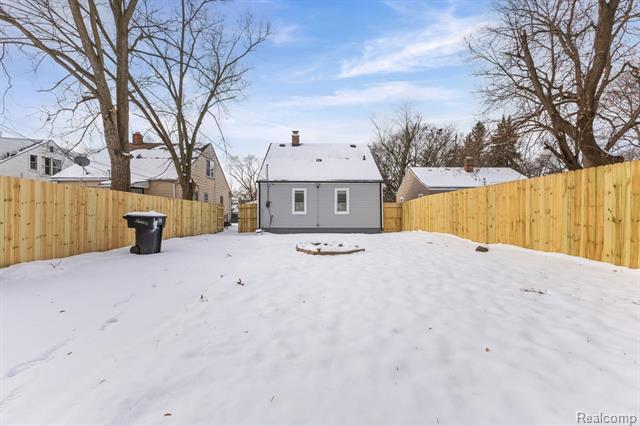 Builiding view twenty five for 19320 Grandville, Detroit, MI. 48219