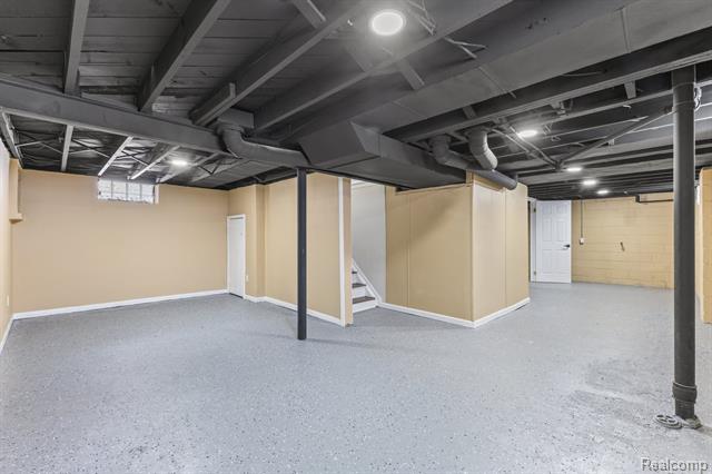 Builiding view twenty four for 19320 Grandville, Detroit, MI. 48219