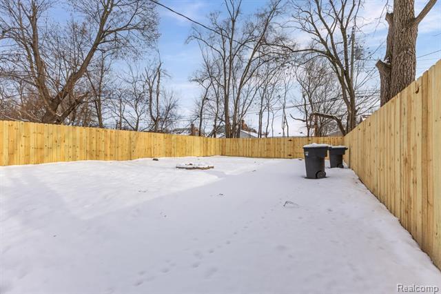 Builiding view twenty six for 19320 Grandville, Detroit, MI. 48219