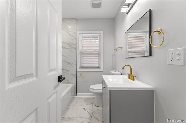 Builiding view twenty three for 19320 Grandville, Detroit, MI. 48219