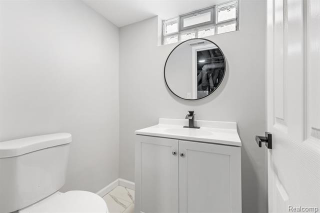 Builiding view twenty two for 19320 Grandville, Detroit, MI. 48219