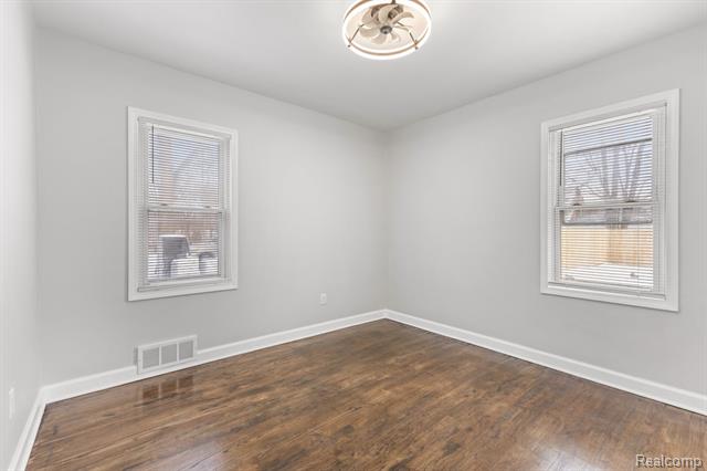 Builiding view twenty for 19320 Grandville, Detroit, MI. 48219