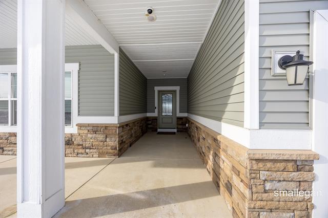 Builiding view thirty five for 1845 Kenowa, Grand Rapids, MI. 49534