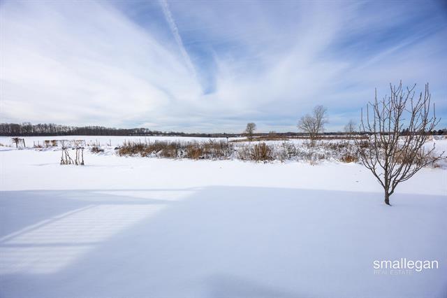 Builiding view thirty nine for 1845 Kenowa, Grand Rapids, MI. 49534