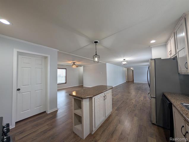 Builiding view five for 11045 Woodland Ridge, South Lyon, MI. 48178