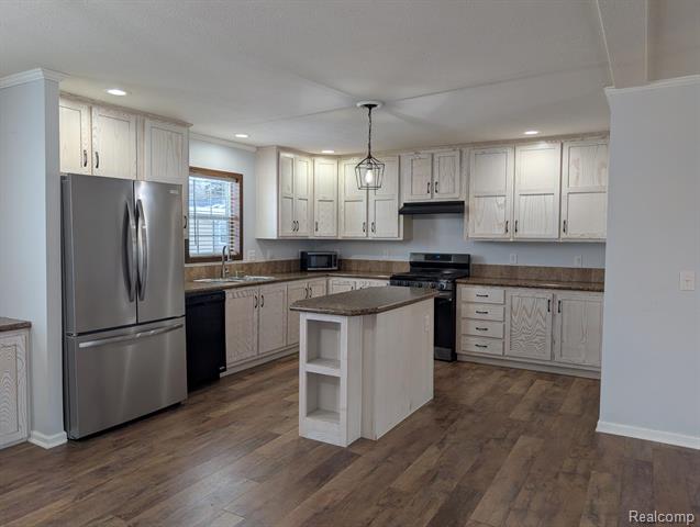 Builiding view four for 11045 Woodland Ridge, South Lyon, MI. 48178