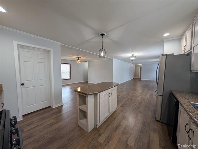 Builiding view six for 11045 Woodland Ridge, South Lyon, MI. 48178