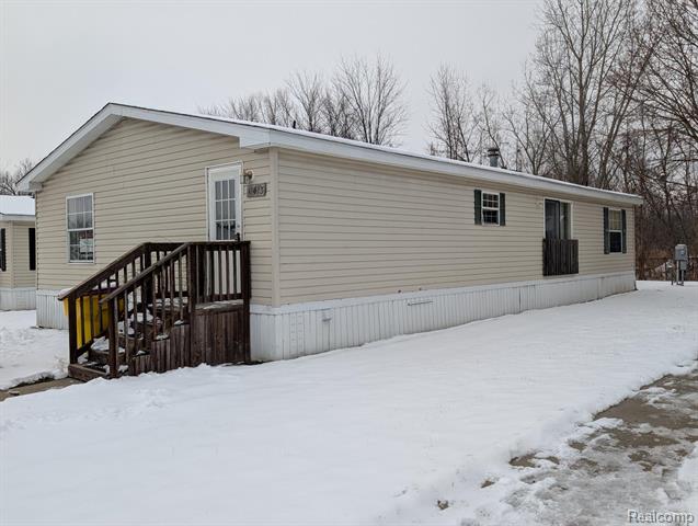 Builiding view twenty six for 11045 Woodland Ridge, South Lyon, MI. 48178