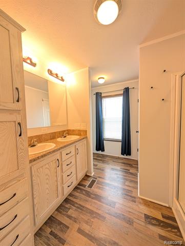 Builiding view twenty for 11045 Woodland Ridge, South Lyon, MI. 48178