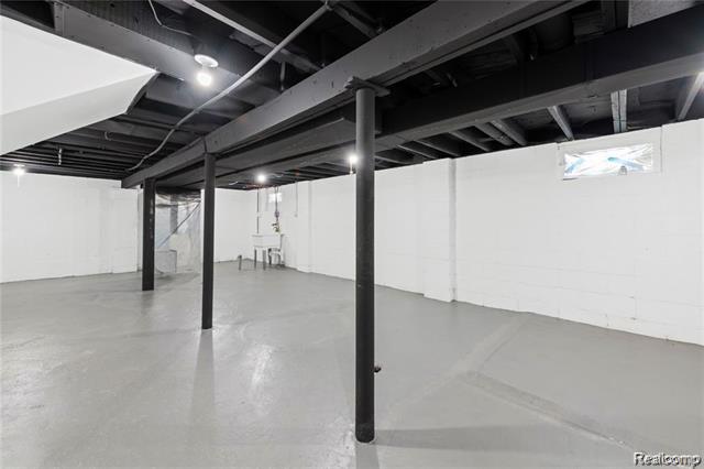 Builiding view eighteen for 19434 Saint Aubin, Detroit, MI. 48234