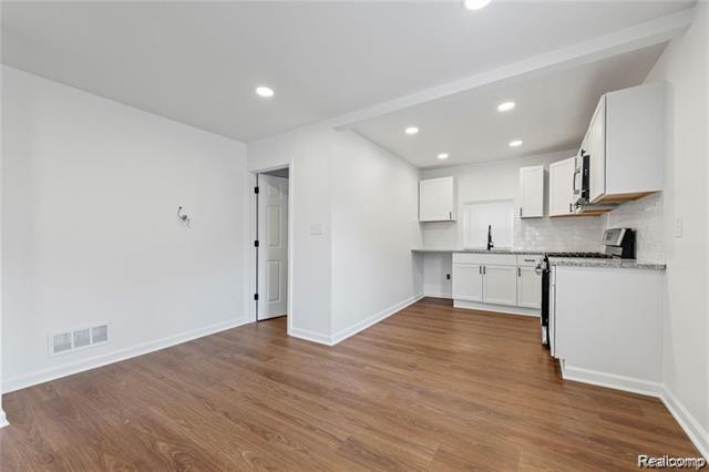 Builiding view five for 19434 Saint Aubin, Detroit, MI. 48234