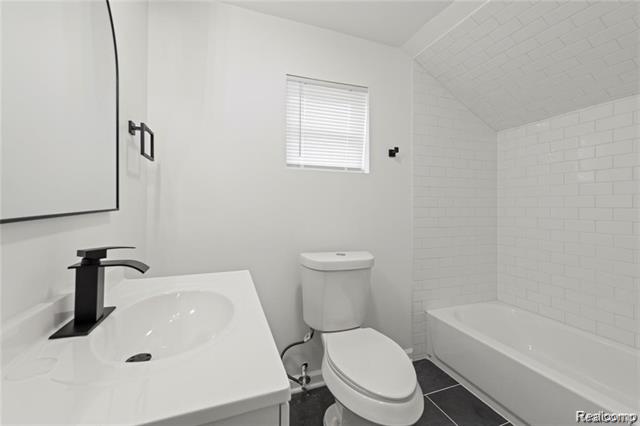 Builiding view seventeen for 19434 Saint Aubin, Detroit, MI. 48234