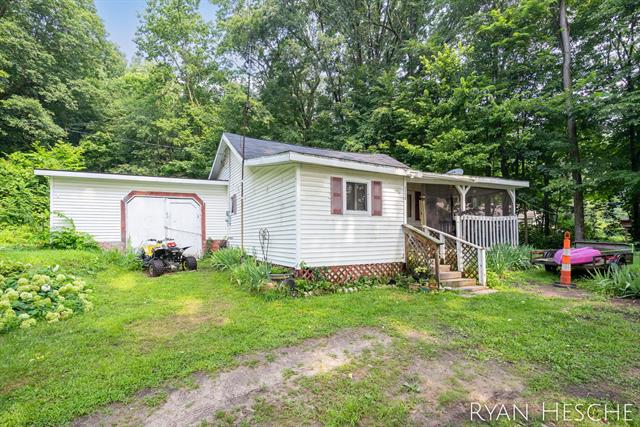 front view for 5210 Bluewater Highway, Saranac, Mi. 48881