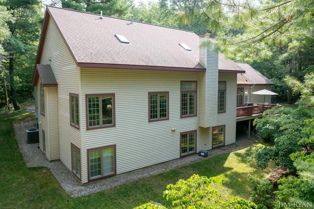 Builiding view two for 186 Tiffany Ridge, Holland, MI. 49424