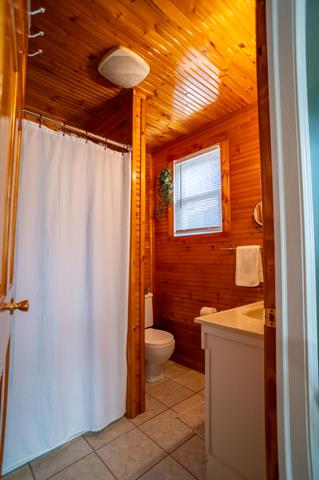 Builiding view five for 274 6Th, Manistee, MI. 49660