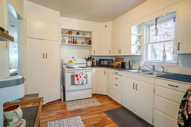 Builiding view seven for 274 6Th, Manistee, MI. 49660