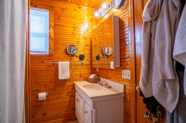 Builiding view six for 274 6Th, Manistee, MI. 49660