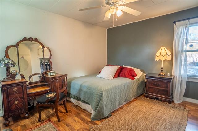 Builiding view ten for 274 6Th, Manistee, MI. 49660