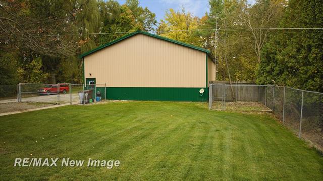 Builiding view thirty two for 1534 Gay, Midland, MI. 48640