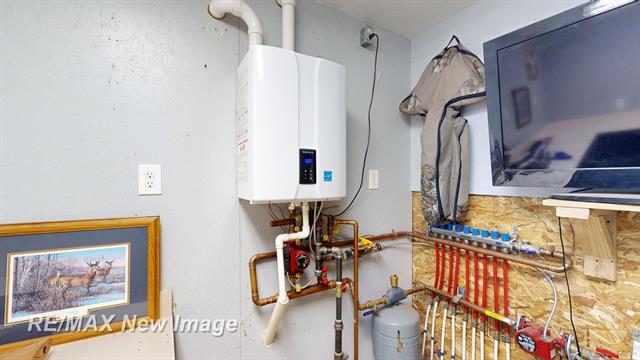 Builiding view twenty four for 1534 Gay, Midland, MI. 48640