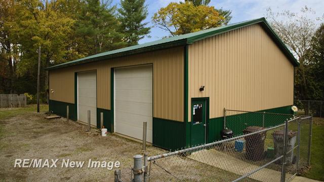 Builiding view twenty nine for 1534 Gay, Midland, MI. 48640