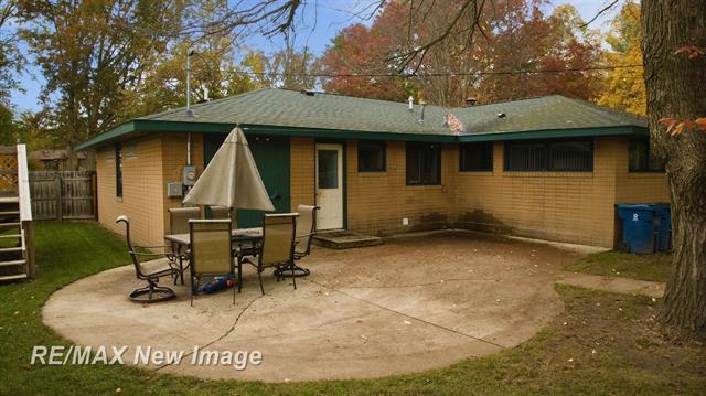 Builiding view twenty six for 1534 Gay, Midland, MI. 48640