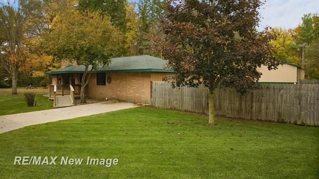 Builiding view two for 1534 Gay, Midland, MI. 48640