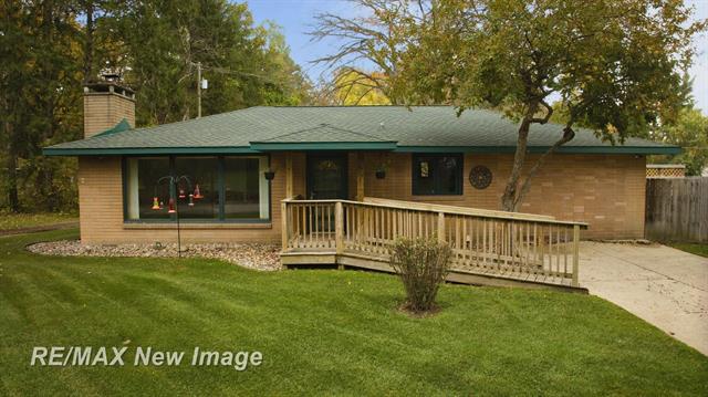 front view for 1534 E Gay Lane, Midland, Mi. 48640