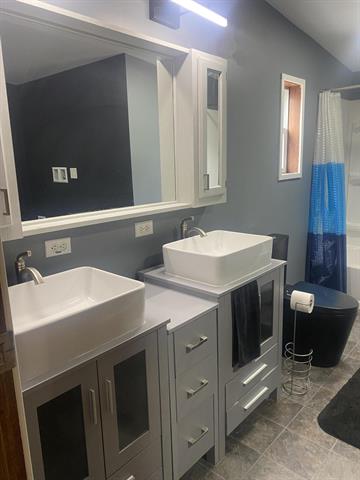 Builiding view eleven for 1113 Euclid, Alma, MI. 48801